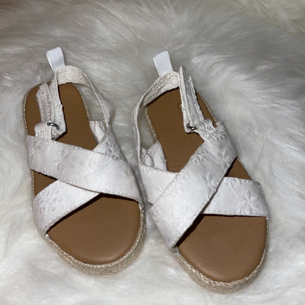 Oshkosh White Sandals size 6t